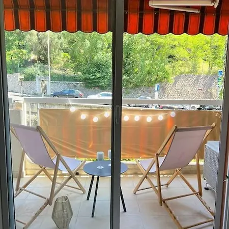 2p Renove Avec Terrasse Au Port De