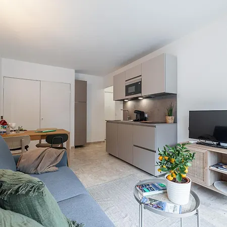 Apartment 2p Renove Avec Terrasse Au Port De *